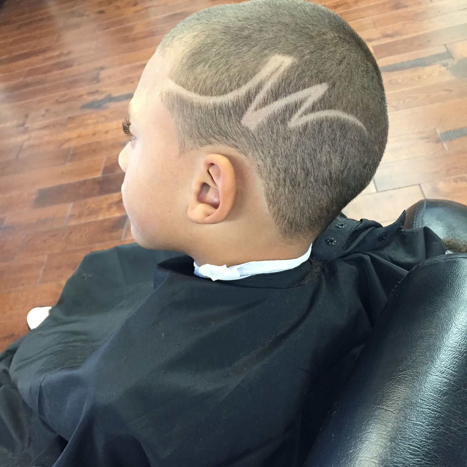 zig design on left side of child